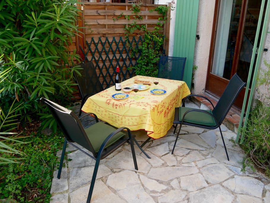 Terrasse vor dem Haus