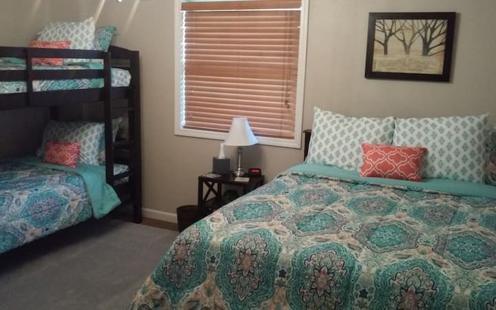 Downstairs bedroom - 1 full, 2 twins