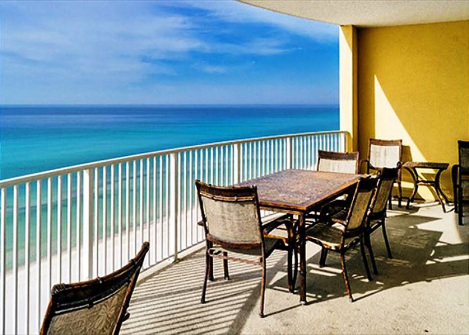 Bench,Chair,Furniture,Balcony,Dining Table