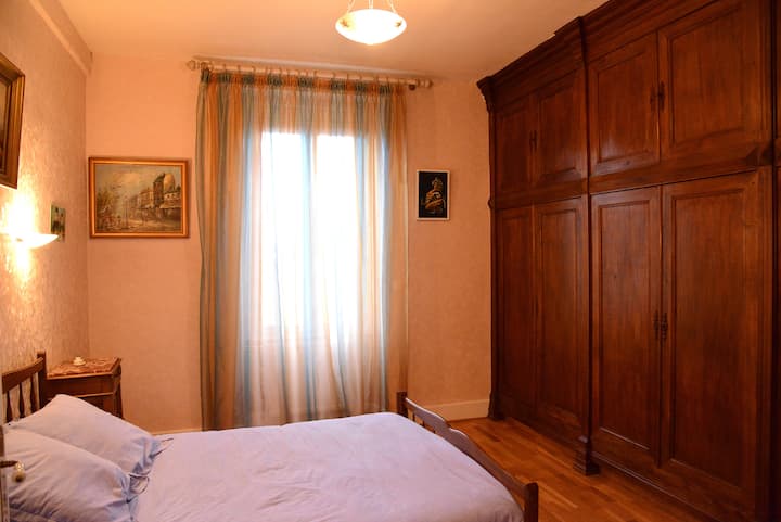 FIRST FLOOR BEDROOM DOUBLE BED
BEDROOM 1ST FLOOR DOUBLE BED