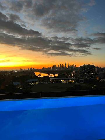 Opposite Albert Park Lake – 10min walk to beach gallery image 5