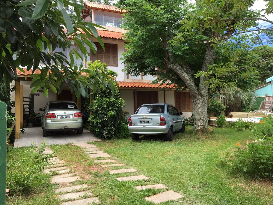 entrada com jardim