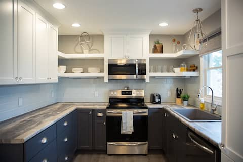 Fully Renovated 2BR 1BA Gorgeous Exec Home #8ma-R