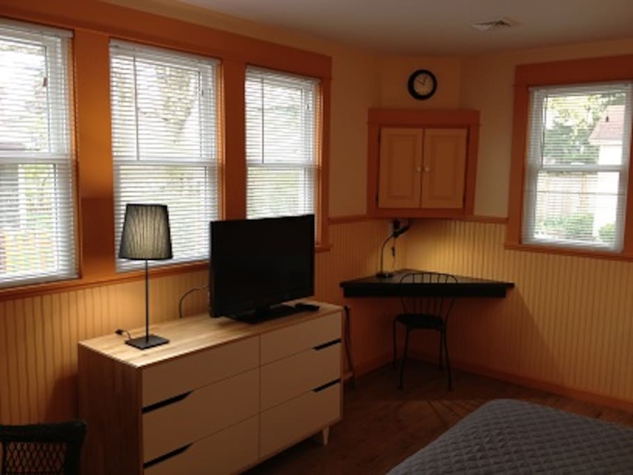 Desk and Flat Screen Roku TV with Netflix