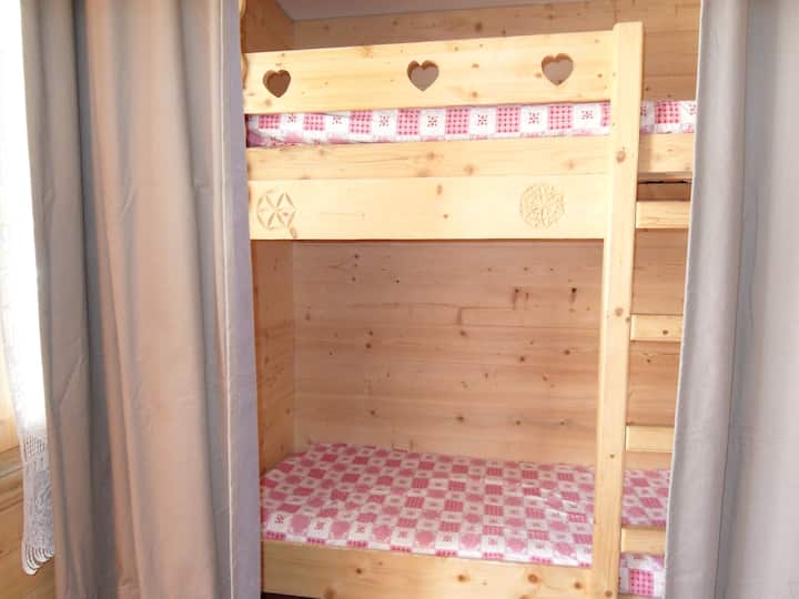 ორსართულიანი საწოლები, მთის კუთხე