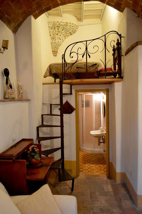 Bagno e soppalco