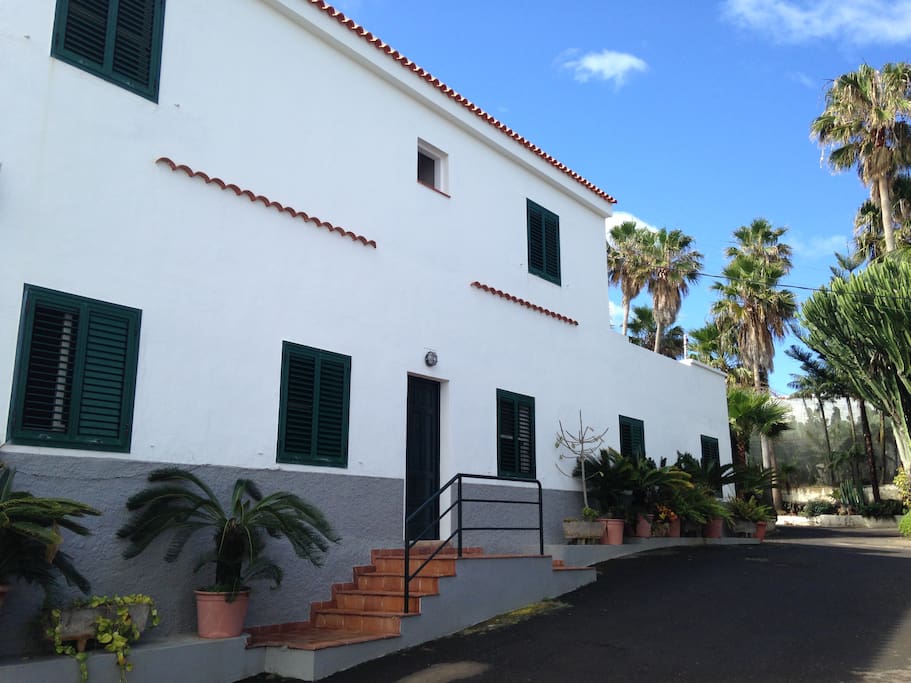 Vista frontal de la casa