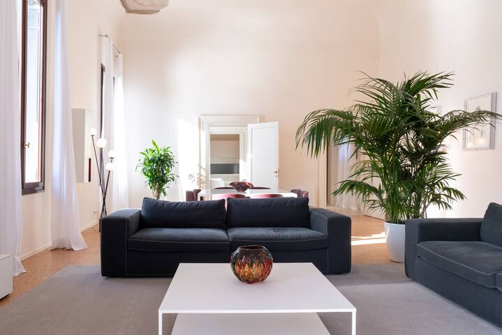 Terazier Apartment with Balcony and Canal Views gallery image 3