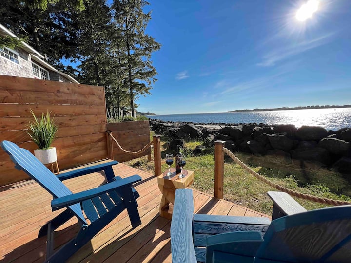 New! Oceanfront Romantic Retreat / Outdoor Jacuzzi Cottages for Rent