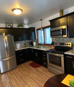 Modern West Side Apartment!!