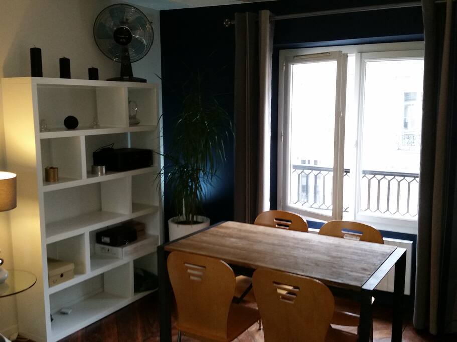 Pièce à vivre: salle à manger