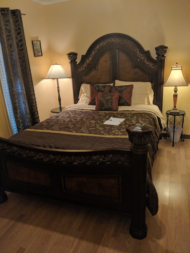 Se puede añadir una cama tamaño queen + 1 cama individual.