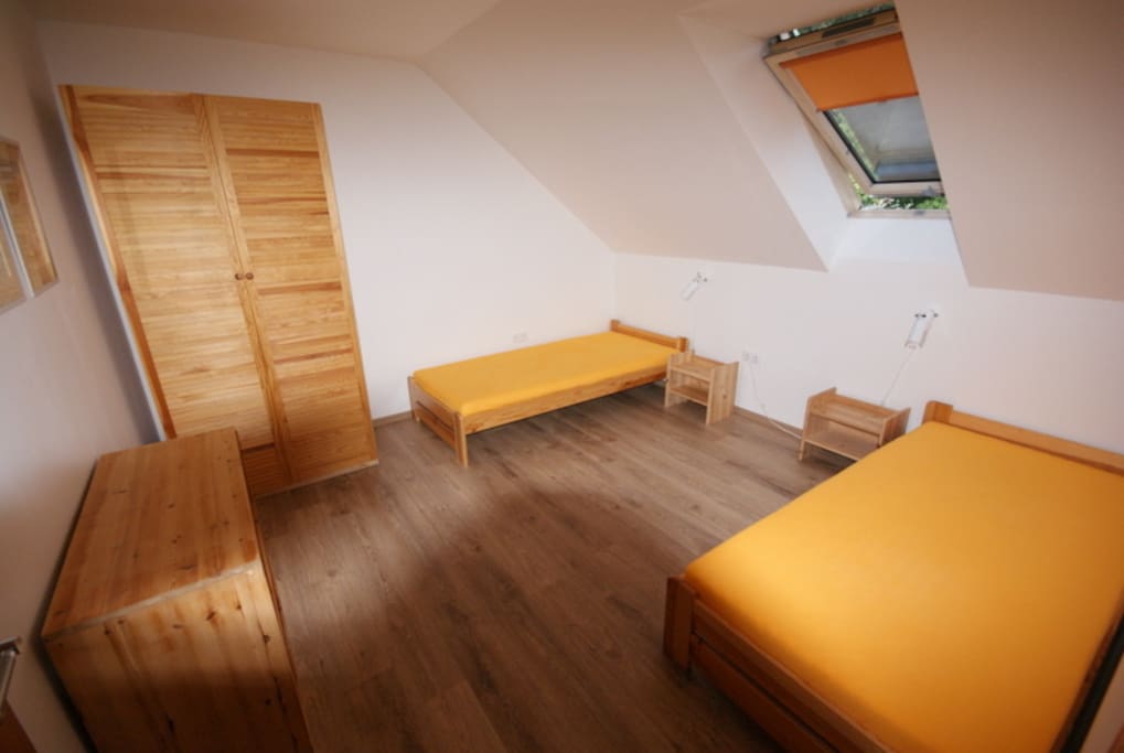 Ložnice pravá - bedroom