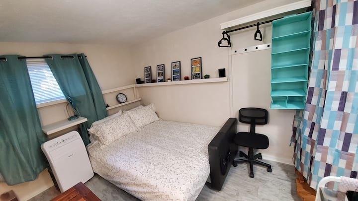 Studio Across From Food Trucks Of Aloha Mall! - Hillsboro, OR
