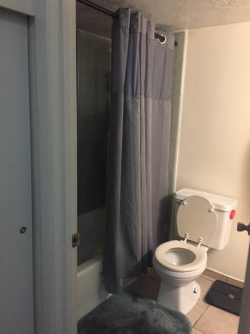 Bathroom; good water pressure!!