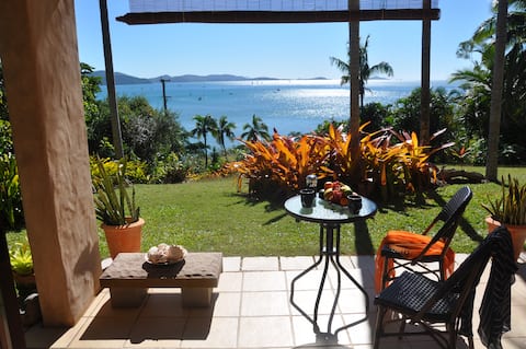Top Airbnb: Airlie Views- Mandalay Tropical Waterfront Studio in Whitsunday Regional