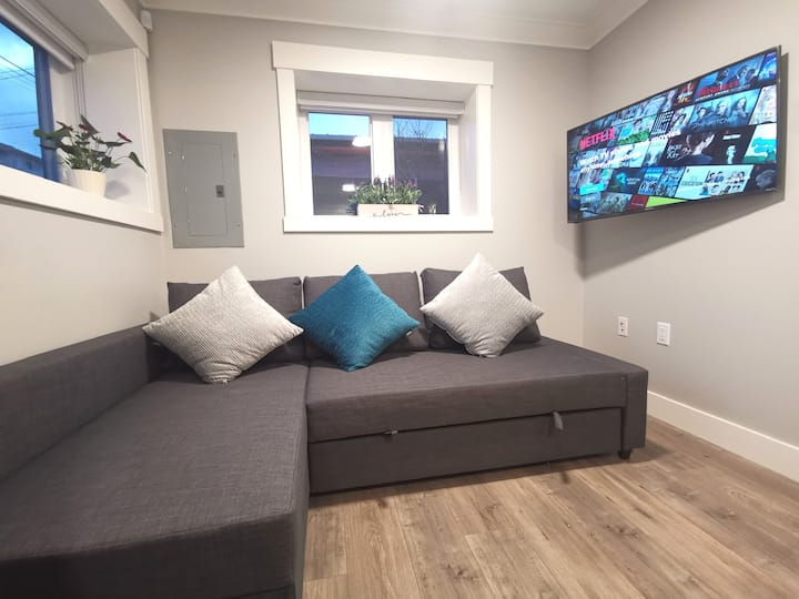 Independent Two Floor House 2b2b Modern Design - Vancouver