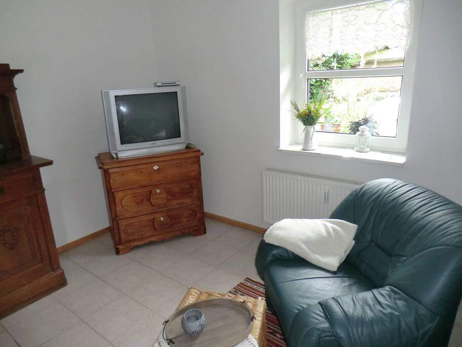 Wohnzimmer mit SAT-TV