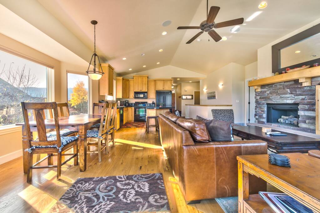 Utah Lodging / TR 37 / Main Level / Living