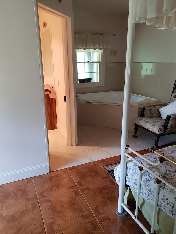 Spa, private modern bathroom and renovated cottage