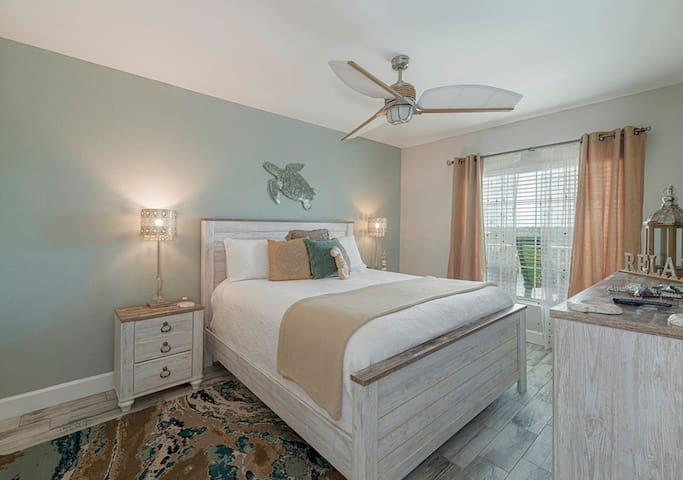 Waterview 2/2 condo-water park-walk to IRB BEACH!