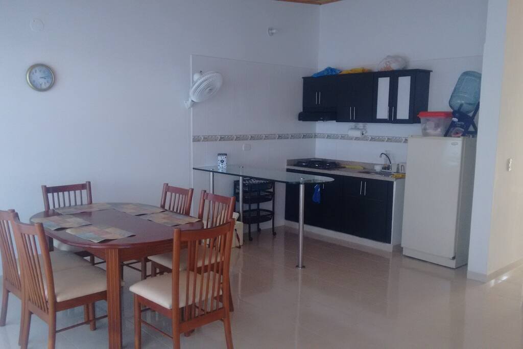 Comedor y Cocina con nevera