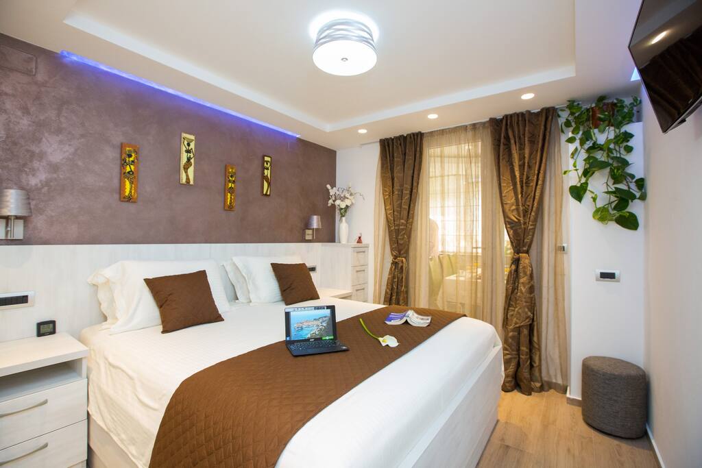 Bedroom No.1 with flat multimedia TV, AC, Wi-Fi