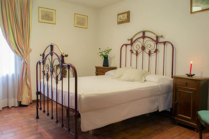 Double room on ground floor with exit on the garden