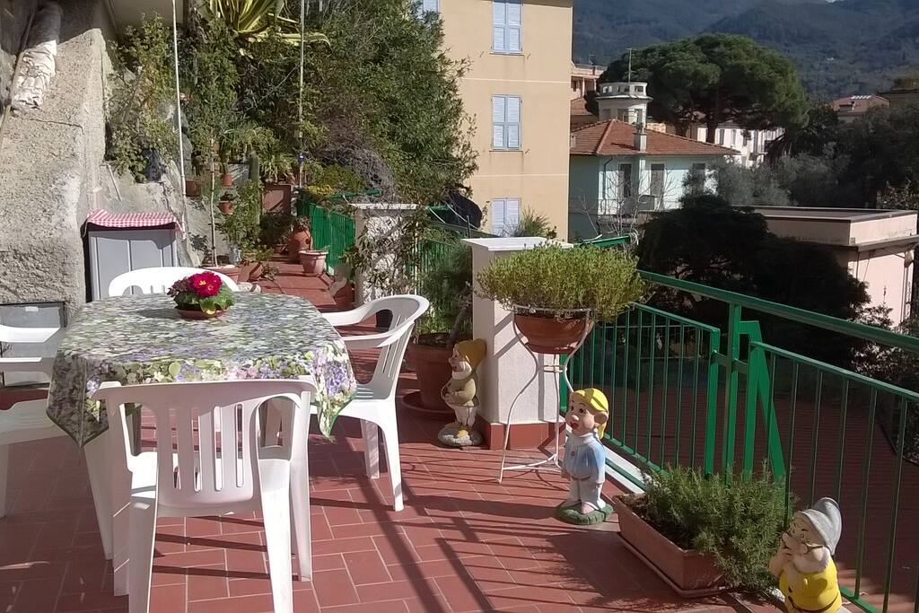 Terrazza con tenda da sole