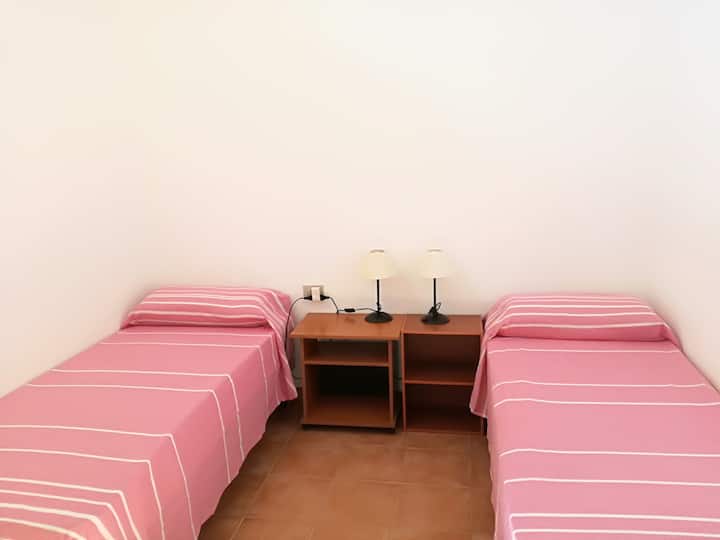 Habitación con 2 camas individuales