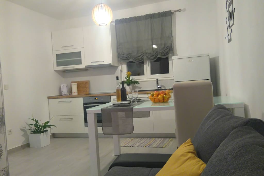 kitchen / dining room