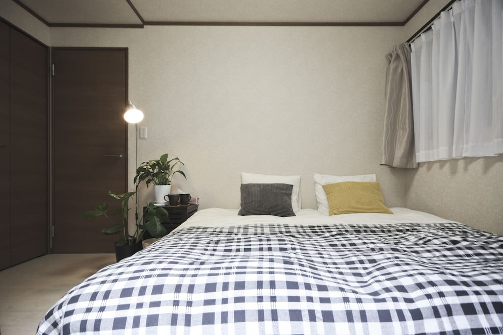 Room B(1st floor)can be one big bed for couples