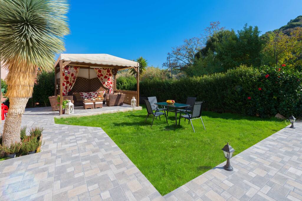 outdoor sitting area