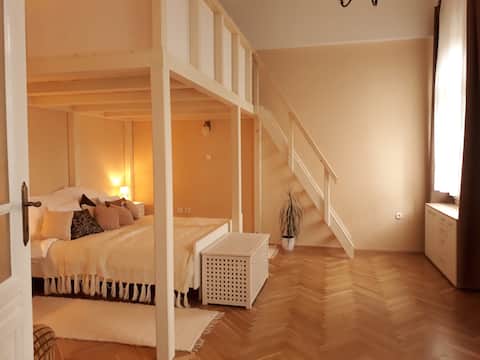 Vintage Apartment