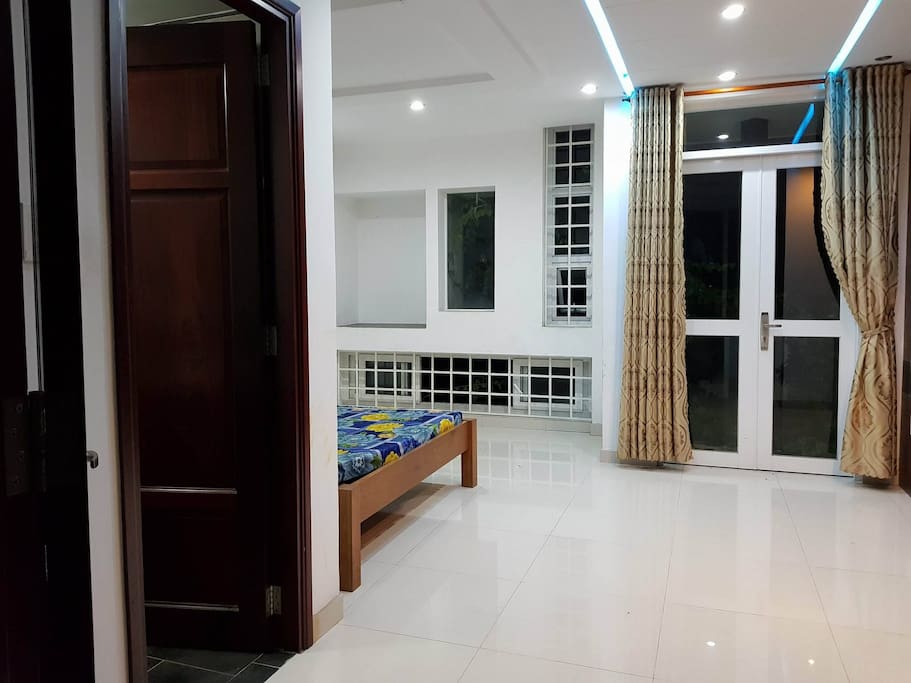 Room with balcony ( that door to the balcony)