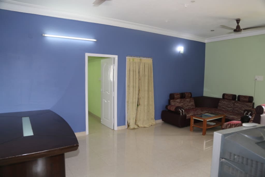 Shared Hall with Ameneties like TV,WIFI,Dining
