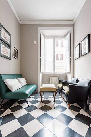 Il Colosseo a due passi in edificio del Novecento gallery image 2