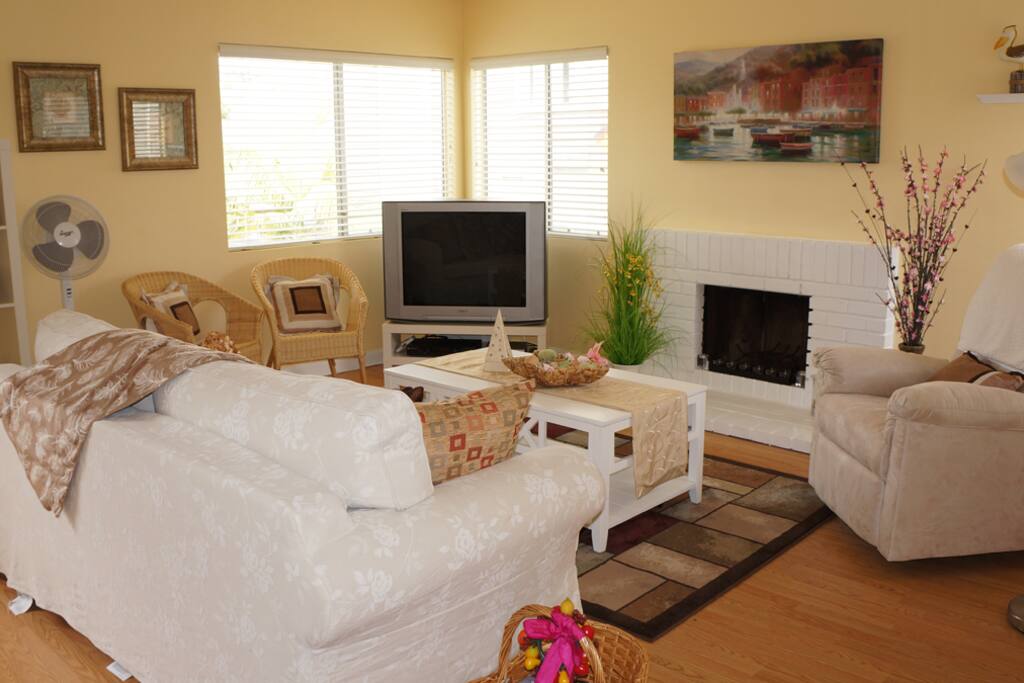 Living Room now has new HD TV.