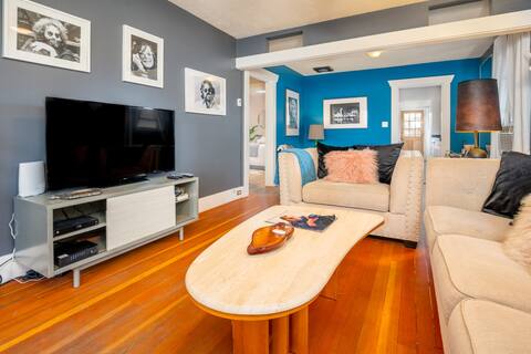 Old Town Historical Bend Bungalow! Downtown Bend!