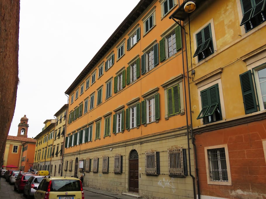 Via Santa Caterina, and the building
