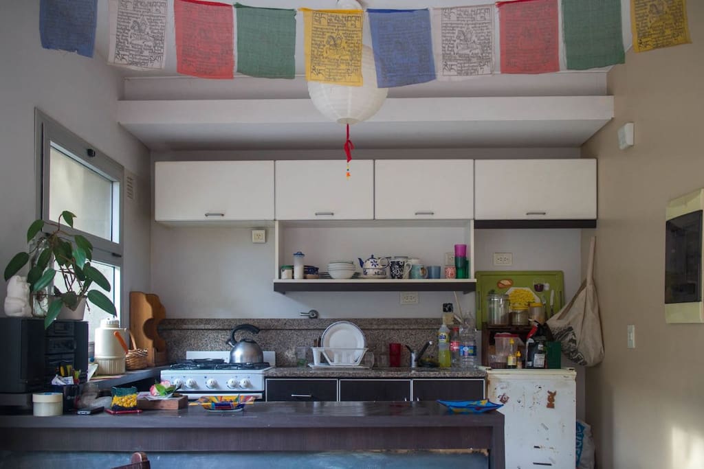 Cocina con elementos bateria de cocina completa