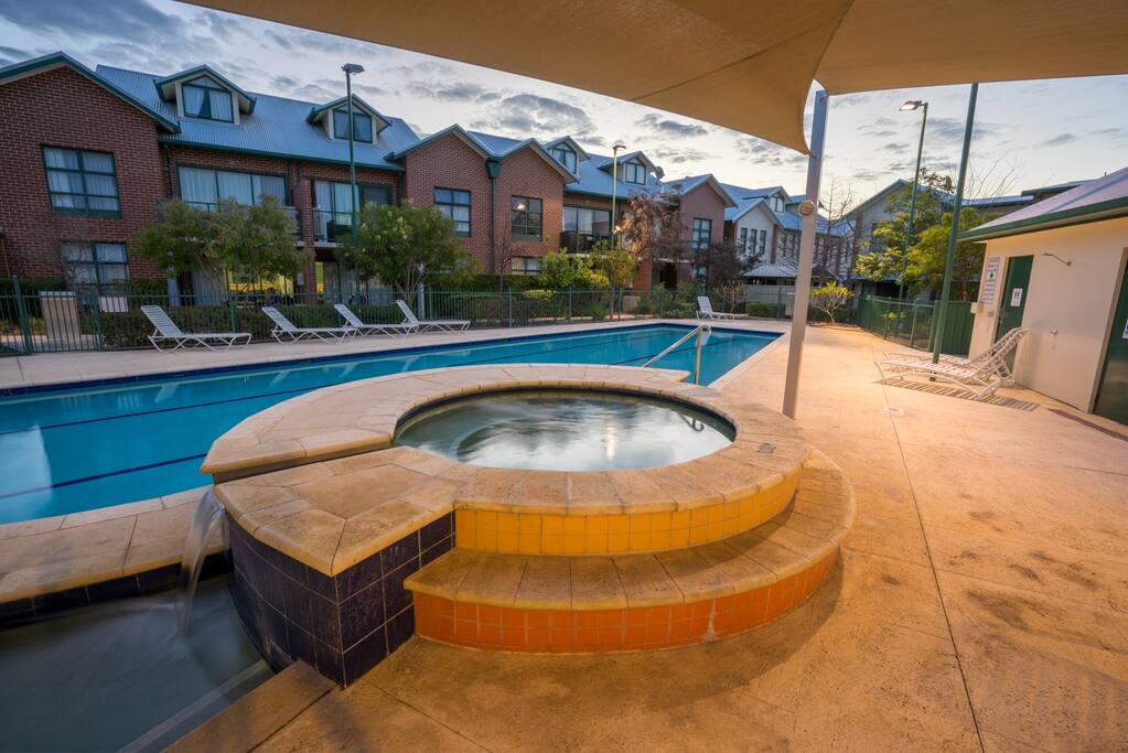 Heated spa & wading pool, plus 20 m lap pool