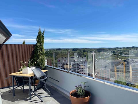 Top Airbnb: Beautiful downtown studio with terrace and garage en Lugo