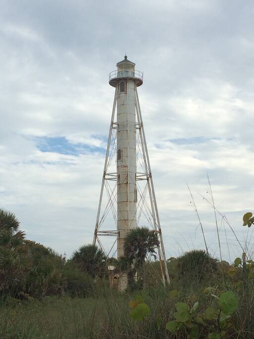 Lighthouse just 10 mins away