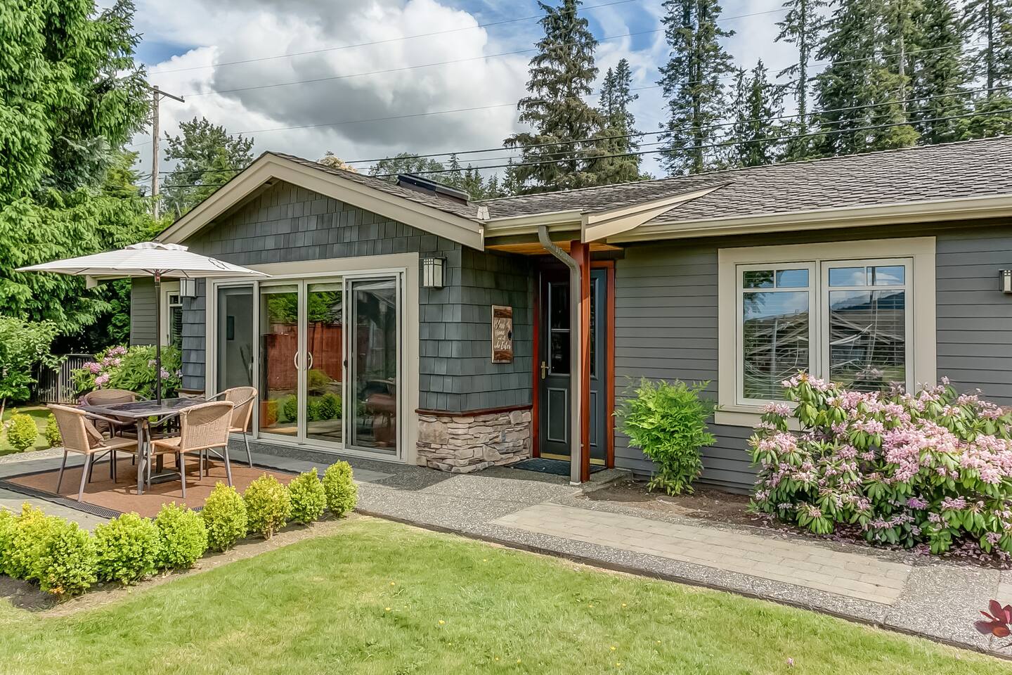 Lake Whatcom Cottage 2617 North Shore Road Cottages For Rent In
