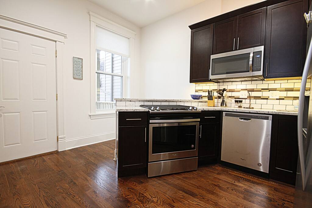 Versatile kitchen for all your cooking needs :)