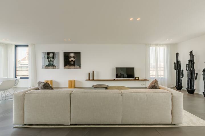 Nouveau Loft/Duplex/Penthouse élégant (Apt 6) gallery image 3