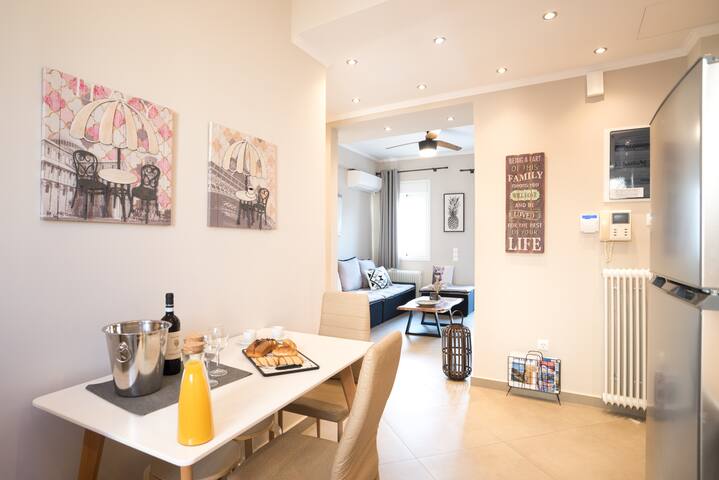 Amazing terrace of Acropolis! 10min walk to Plaka! gallery image 5