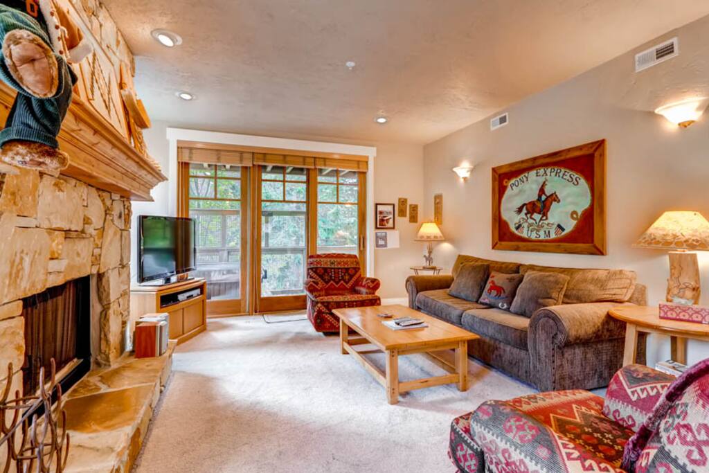 Town Pointe #201A Living Area