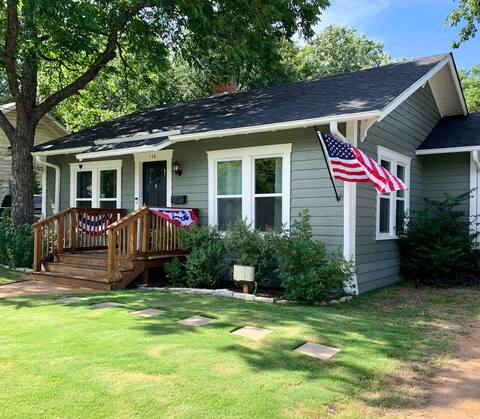 Historic House Across From UMHB & 3 Miles to Expo